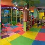 Sandy منتجع 4*