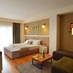 Sandy Θέρετρο Golem (Tirana)